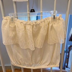 Crop top with lace accent